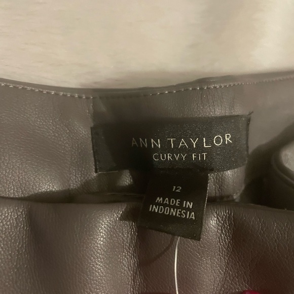 Ann Taylor Curvy Fit color charcoal grey pants size 12 NWT - Picture 3 of 4